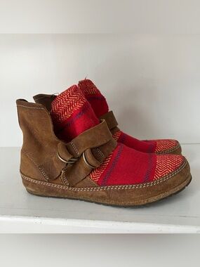 Sorel Yaquina Blanket boots Brown Suede Women’s Size 7
